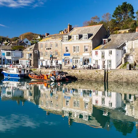 2 Bed In Padstow 51925 Holiday home *