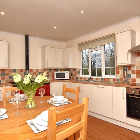 2 Bed In Padstow 51925 Egloshayle